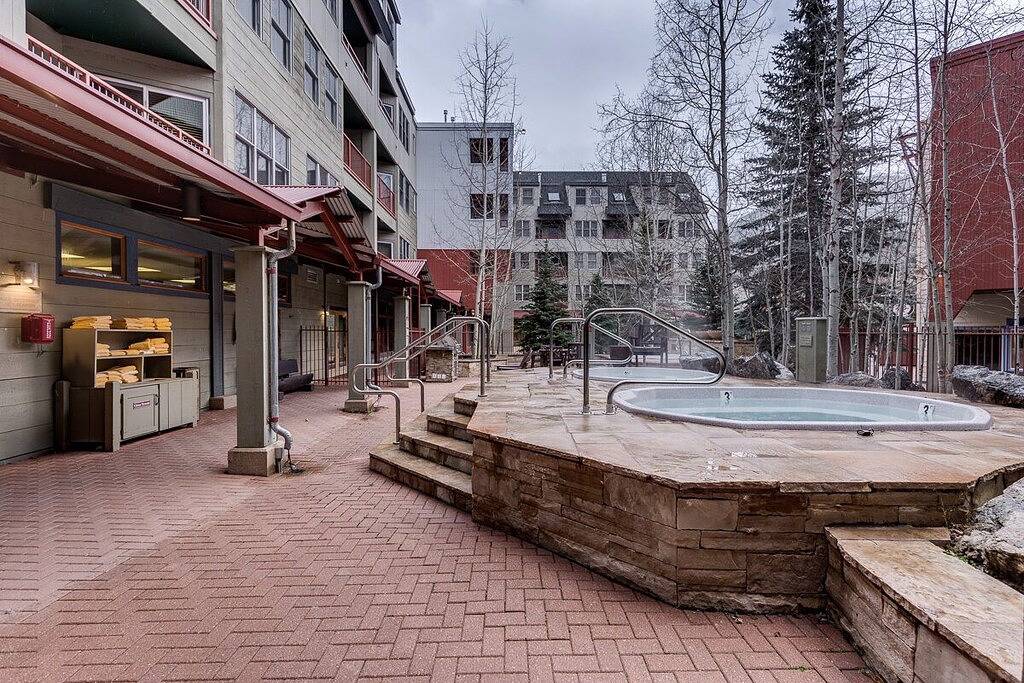 Ganze Wohnung, Condo in River Run Only a 4-minute Walk to Gondola w/ Private Balcony in Arapahoe Basin
