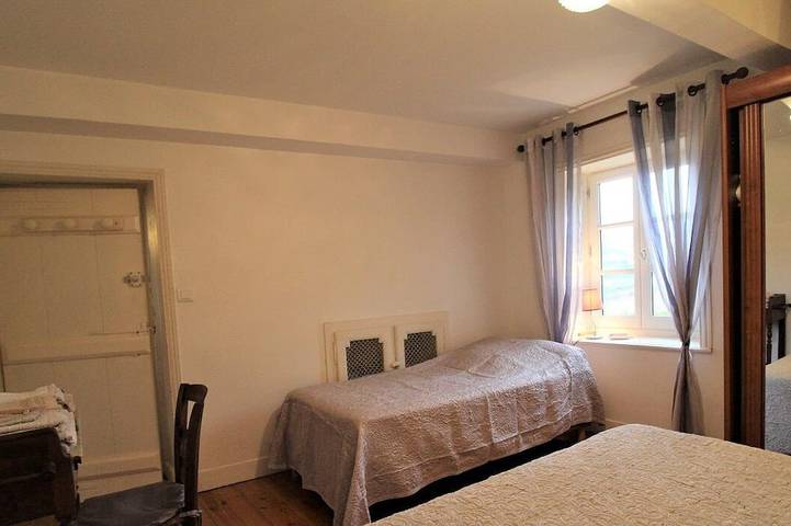 Location de vacances pour 12 personnes, avec jardin à Vaux-en-Beaujolais - 2