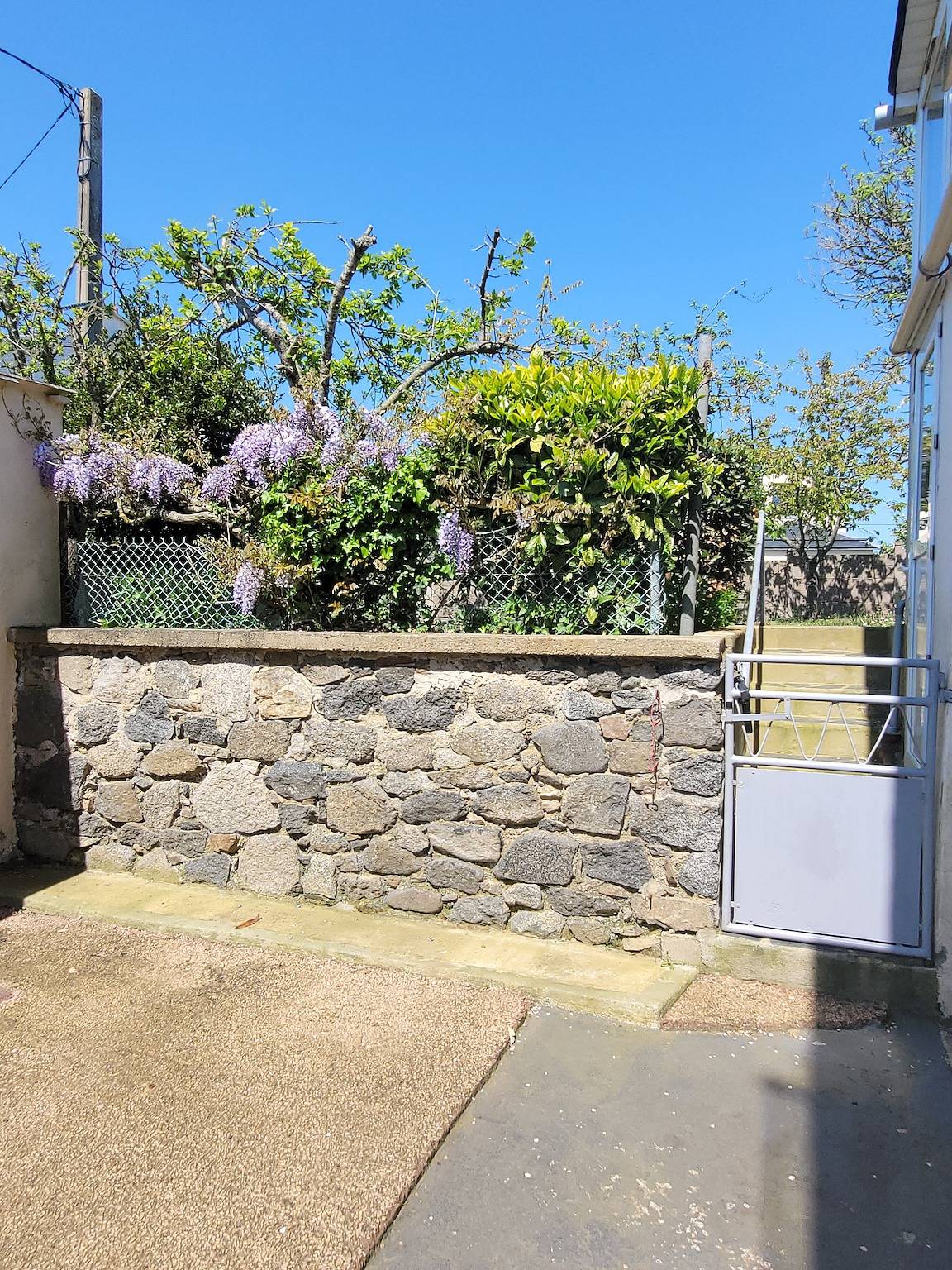 Appartement entier, Appartement « Les Landes » avec terrasse partagée, jardin partagé et Wi-Fi in Saint-Quay-Portrieux, Côte de Goëlo