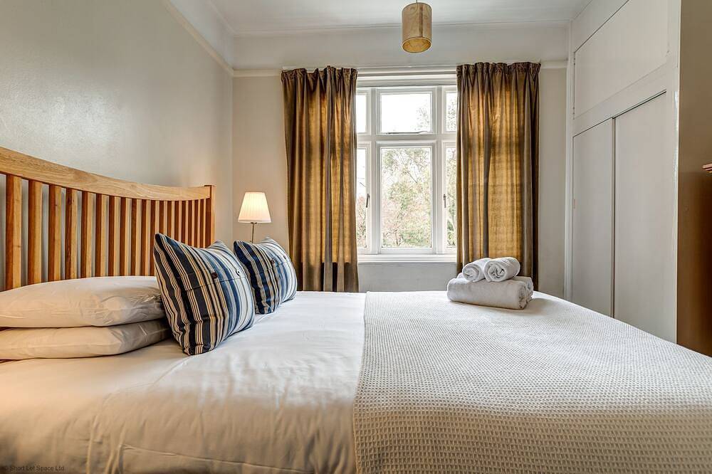 Lavender House | Oxford Holiday Let | 2 Bed & Sleeps 4 in Oxford, Oxfordshire