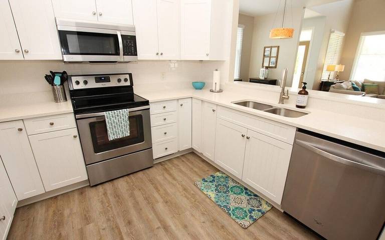 Beach rental for 9 people, with hot tub and yard as well as pool in Corolla