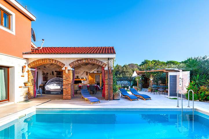 Villa pour 8 personnes, avec jardin ainsi que sauna et piscine, animaux acceptés à Šibenik - 4