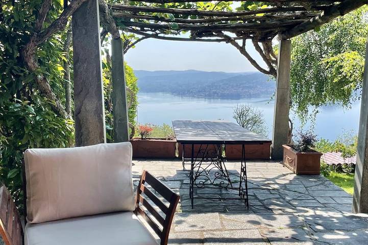 Location de vacances pour 2 personnes, avec Jardin dans Massino Visconti