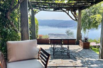 Gîte pour 2 personnes, avec jardin dans Massino Visconti