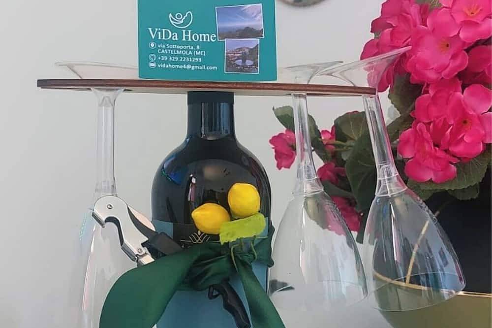 Appartamento intero, Casetta panoramica a 100 mt dalla piazza principale vista Taormina e Calabria in Castelmola, Provincia di Messina