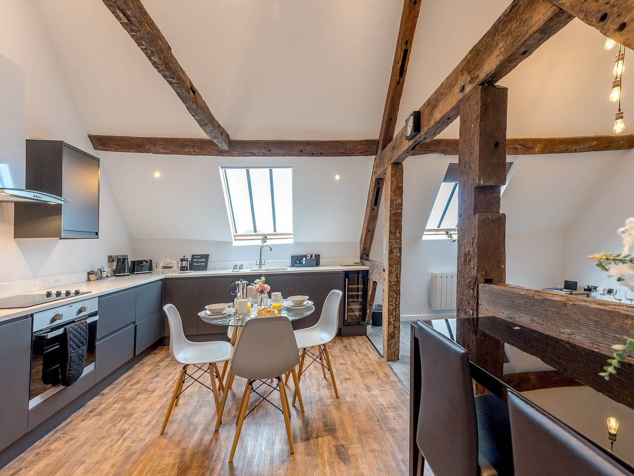 Entire apartment, 5C Charming Town Centre Apartment With Roof Top Views - Pass the Keys in Shrewsbury, Shropshire