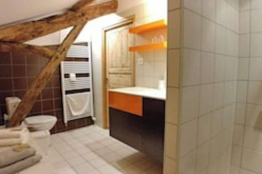 Gîte de Charme dans le Lot - 110m2 - Piscine et Jacuzzi - 6 pers in Lalbenque, Quercy