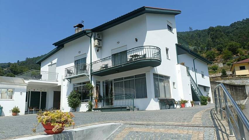 Maison d’hôte pour 4 personnes, avec vue et piscine ainsi que balcon et vue sur le lac dans Gerês - 3