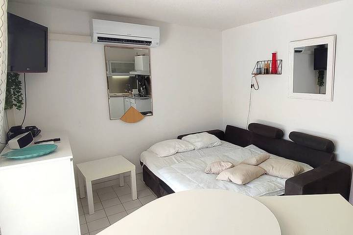 Gîte pour 4 personnes, avec terrasse ainsi que jacuzzi et piscine dans Plage Mateille - 2