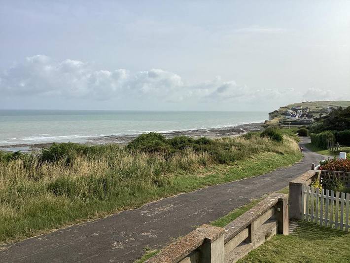 Location de vacances pour 2 personnes, avec Terrasse ainsi que Jardin et Vue dans Mesnil-Val Plage - 2