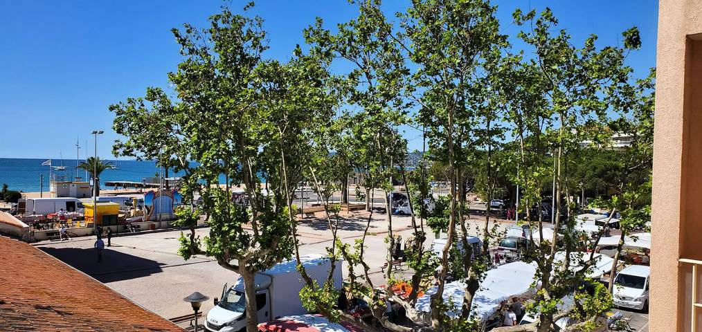 Gîte pour 6 personnes, avec balcon dans Plage Republique Frejus
