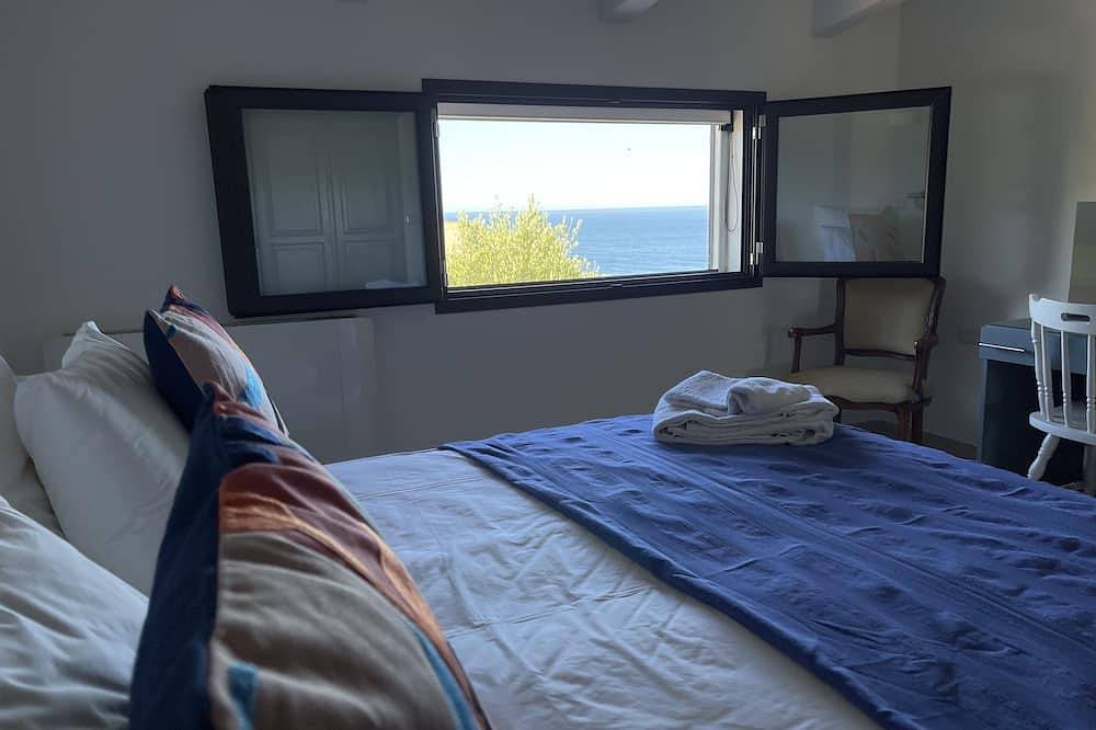 Einfamilienhaus, Infinity-Pool. 7 Personen in Cala degli Albatros, Magomadas