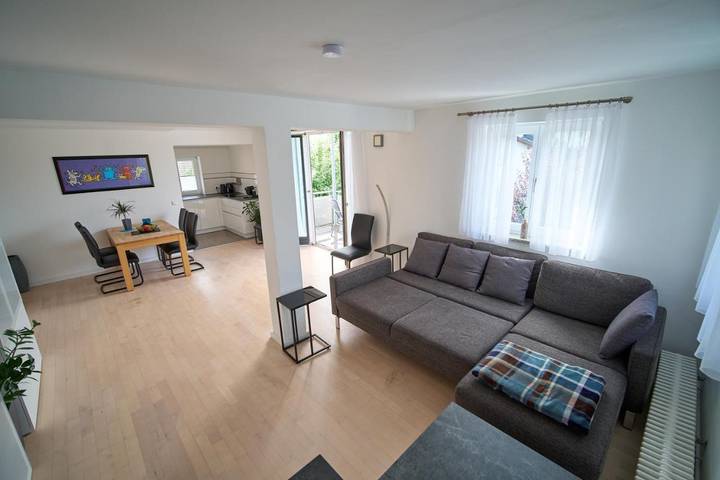 Ferienwohnung für 6 Personen, mit Balkon und Terrasse sowie Seeblick und Ausblick am Starnberger See