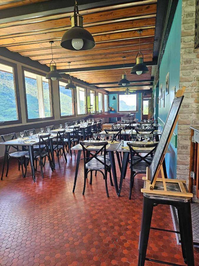 Hôtel pour 2 personnes, avec terrasse et vue dans Échevis - 2