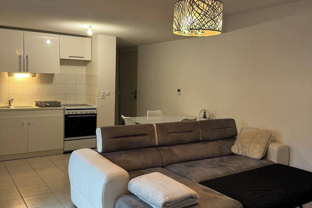 Entire apartment, Apartment bedroom + sofa bed in Castelnau-le-Lez, Côte d'Améthyste