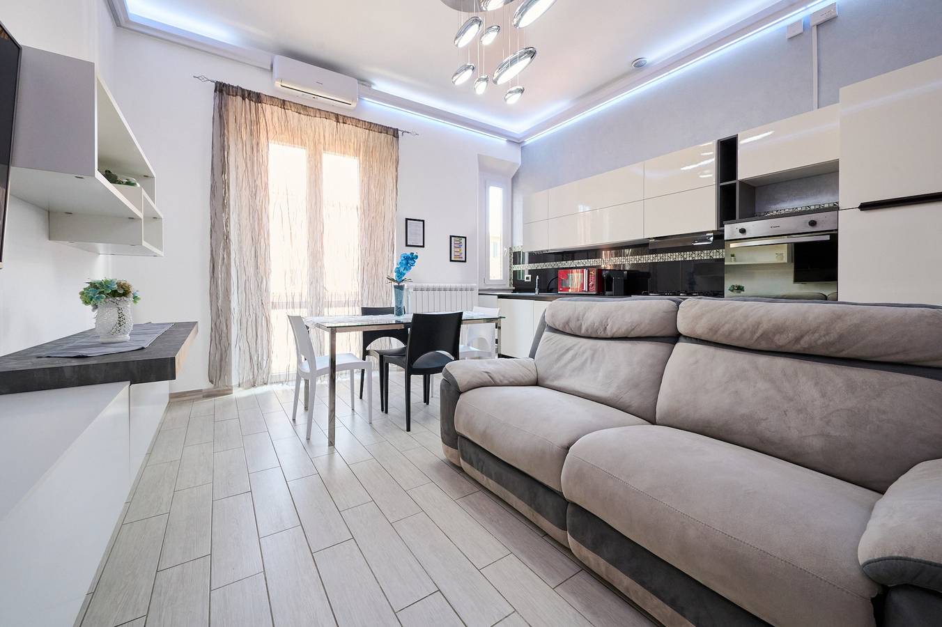 Appartement entier, Appartement "Holy Days" avec balcon, Wi-Fi et climatisation in Piombino, Côte des Étrusques