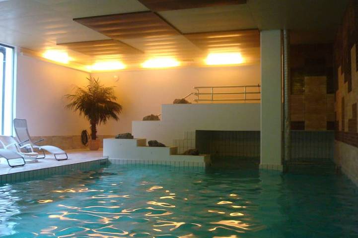 Ferienwohnung für 4 Personen, mit Balkon und Pool sowie Sauna