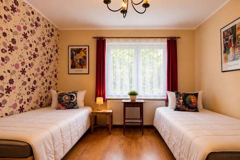 Ganze Wohnung, M9 Ferienwohnung mit Balkon am Waldrand im Ostseeland - 4-Raum-Fewo, Kaminofen, in Neubukow, Neubukow-Salzhaff