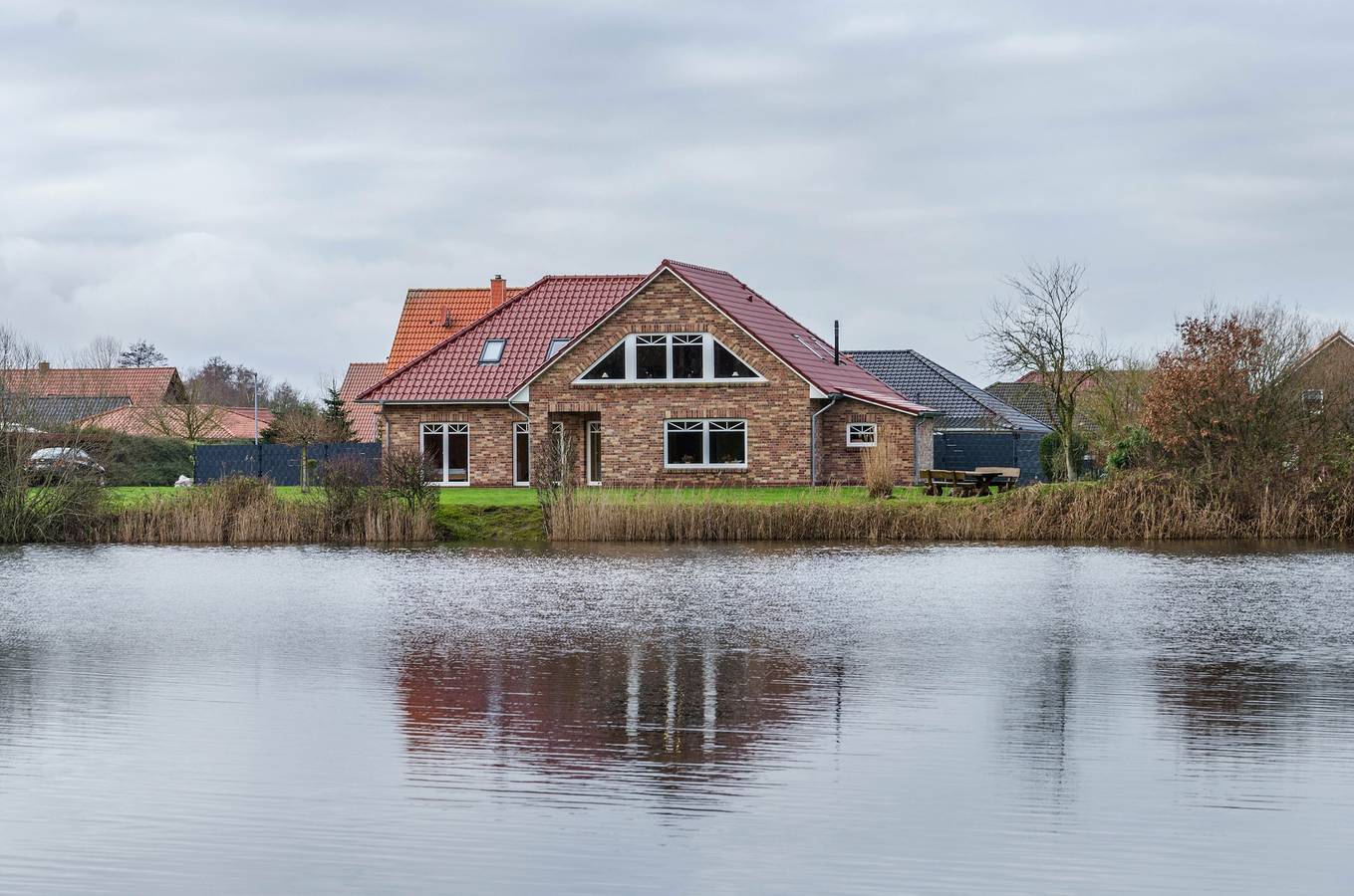 Ganze Wohnung, "Haus Mit Seeblick" mit Seeblick und privaten Terrassen in Nenndorf, Nordseeküste