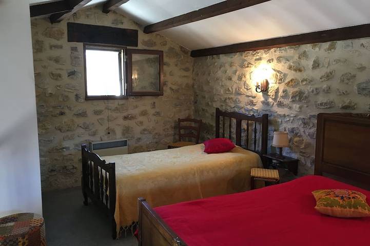 Location de vacances pour 5 personnes, avec jardin et terrasse à Sainte-Jalle - 3