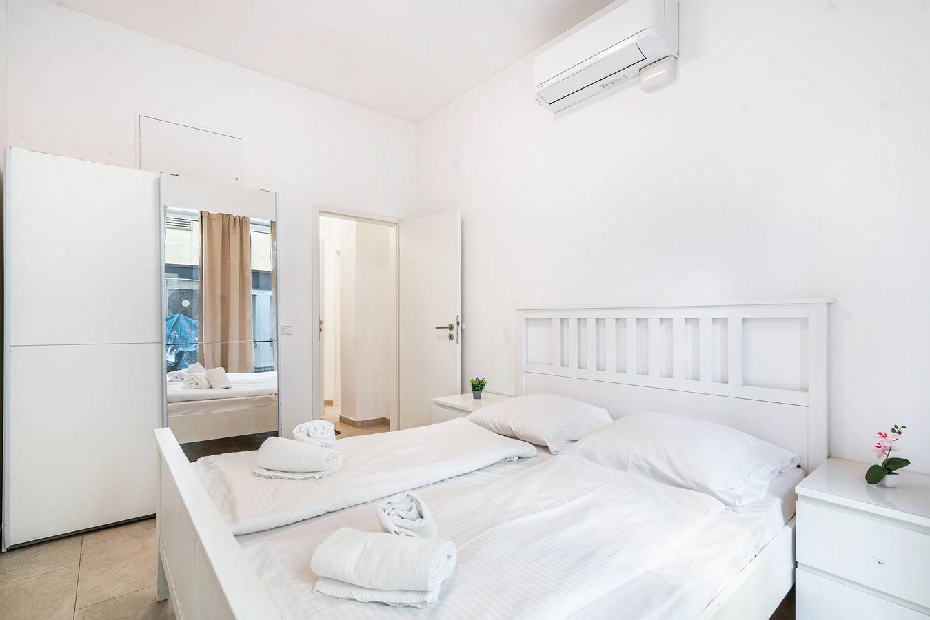 Aldars Urban Trio Suite No. 9 with Wi-Fi and Air Conditioning in Munich Ludwigsvorstadt, Munich