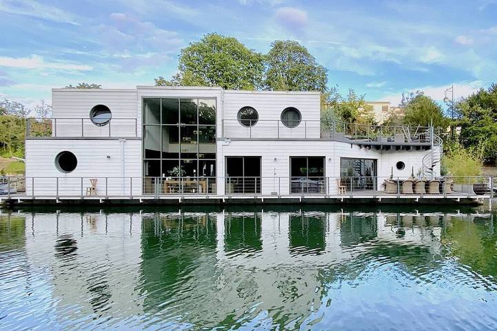 Péniche pour 6 personnes, avec jacuzzi et balcon dans les Hauts-de-Seine