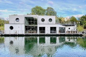 Péniche pour 6 personnes, avec balcon et jacuzzi dans les Hauts-de-Seine