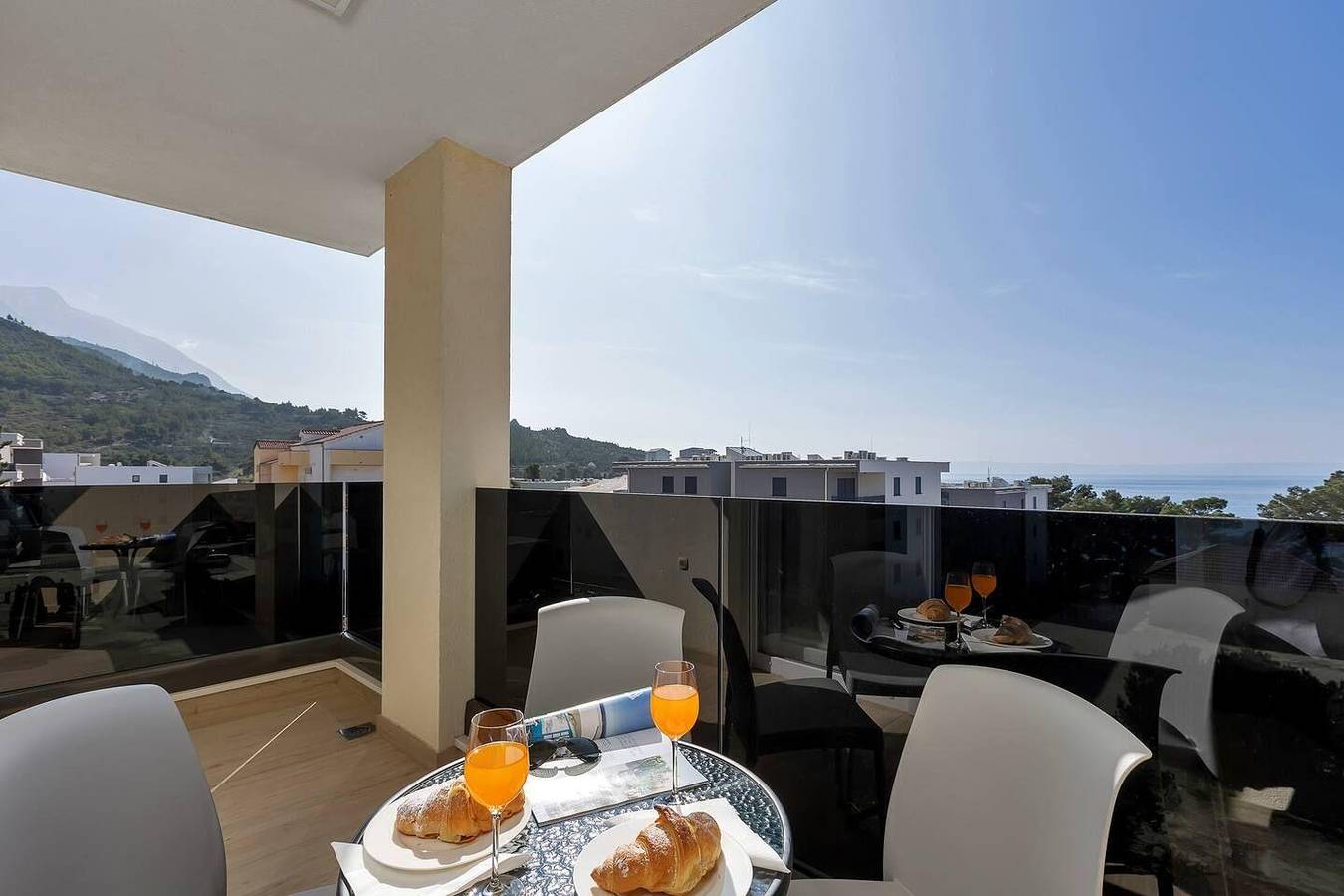 Ganze Ferienwohnung, Apartment Hrvoje - nur 50m bis zum Meer in Promajna, Makarska Riviera