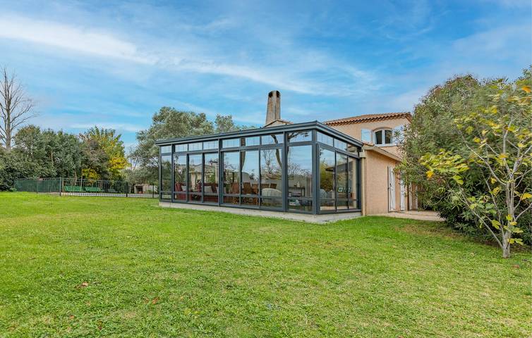 Geräumige Wohnung mit Pool und Parkplatz, 1,5 km von Montady entfernt in Montady, Mittelmeerküste (Frankreich)