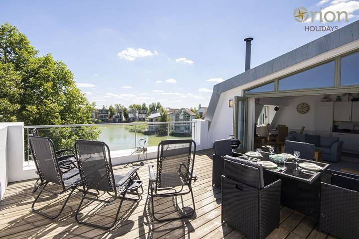 Vacation rental for 4 people, with Balcony and Terrace as well as Yard and Pool in The Cotswolds