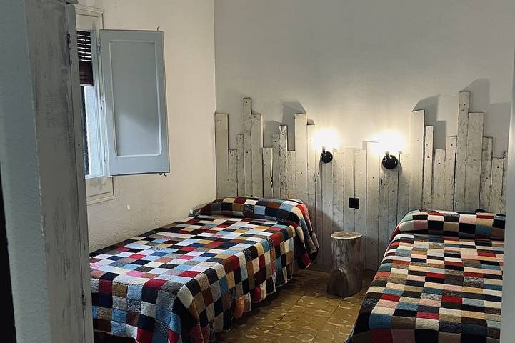 Ganze Wohnung, Rustic, spacious apartment next to the Montserrat mountain in Monistrol de Montserrat, Barcelona Binnenland