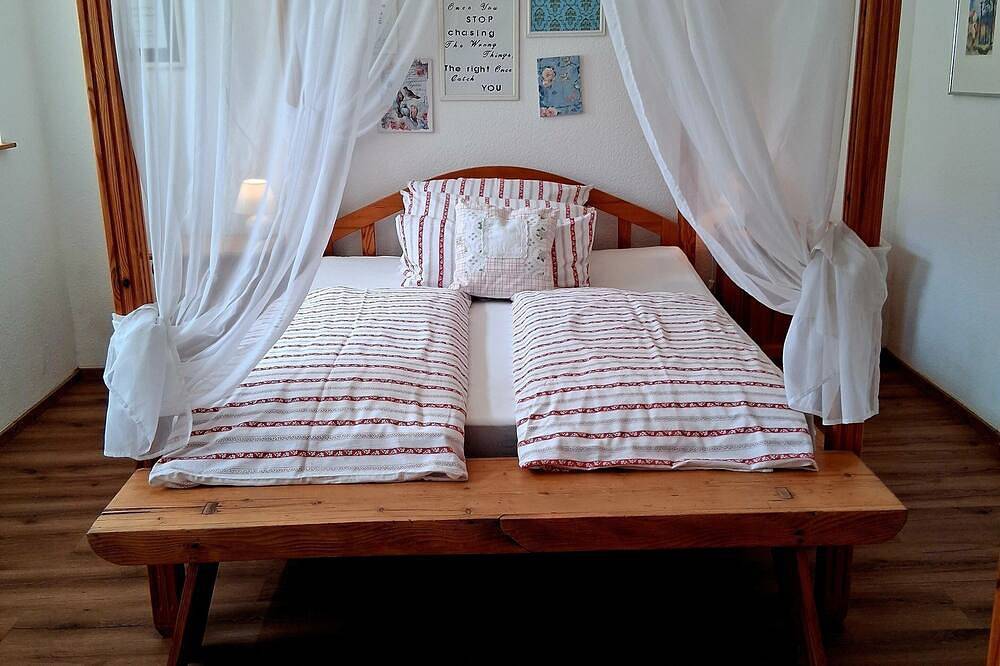Großes Ferienhaus-250qm-für große Familien oder kleine Gruppen-6/7 Schlafzimmer in Udler, Vulkaneifel