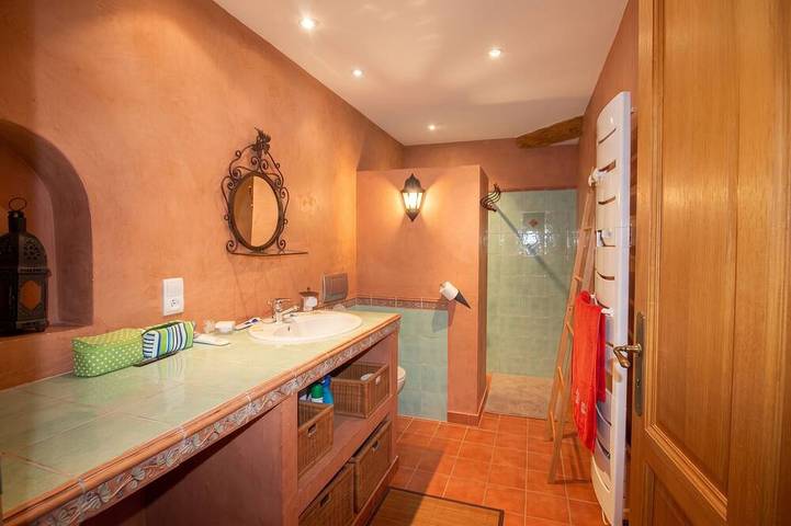 Gîte pour 4 personnes, avec terrasse ainsi que jardin et piscine à Castéra-Lectourois - 4