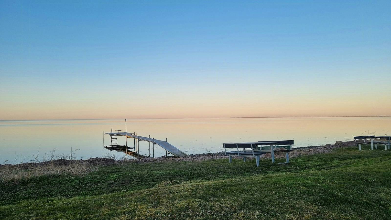Blå sommerhus på idylliske Askø in Askø, Svenske Østersjøen