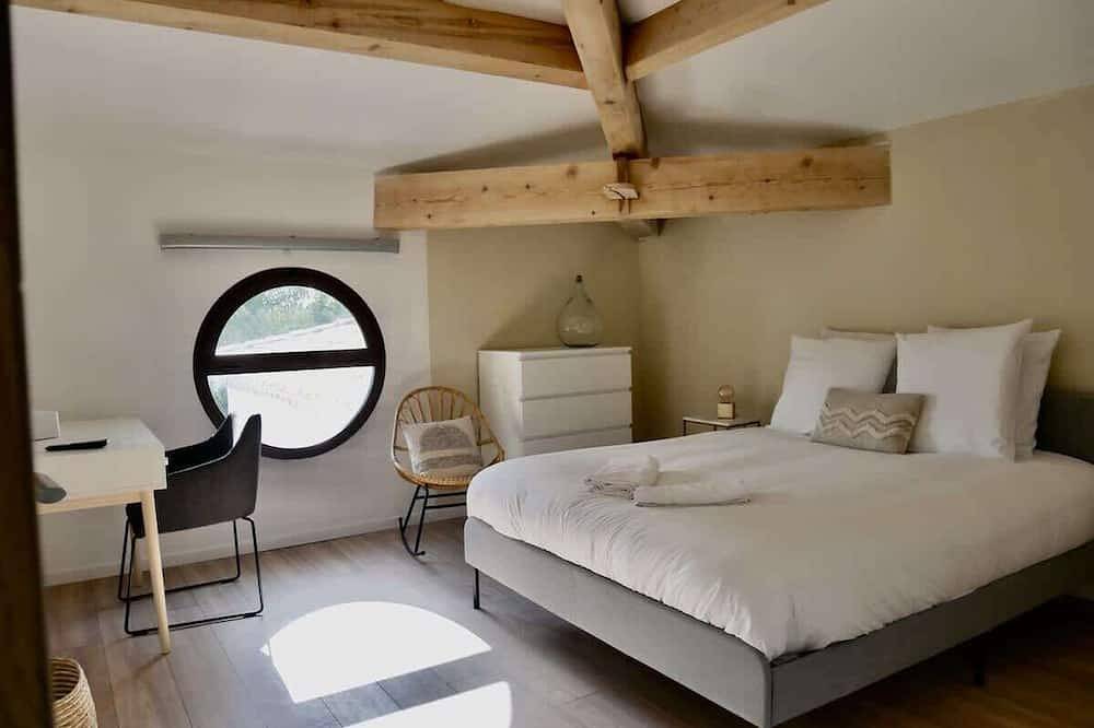 Entire apartment, Appartement Les Calanques in Ventabren, Aix-en-Provence region