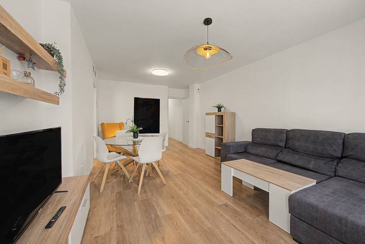 Apartamento entero, Apartamento vacacional "Ejido Centro" con balcón y Wi-Fi in El Ejido, Costa de Almería