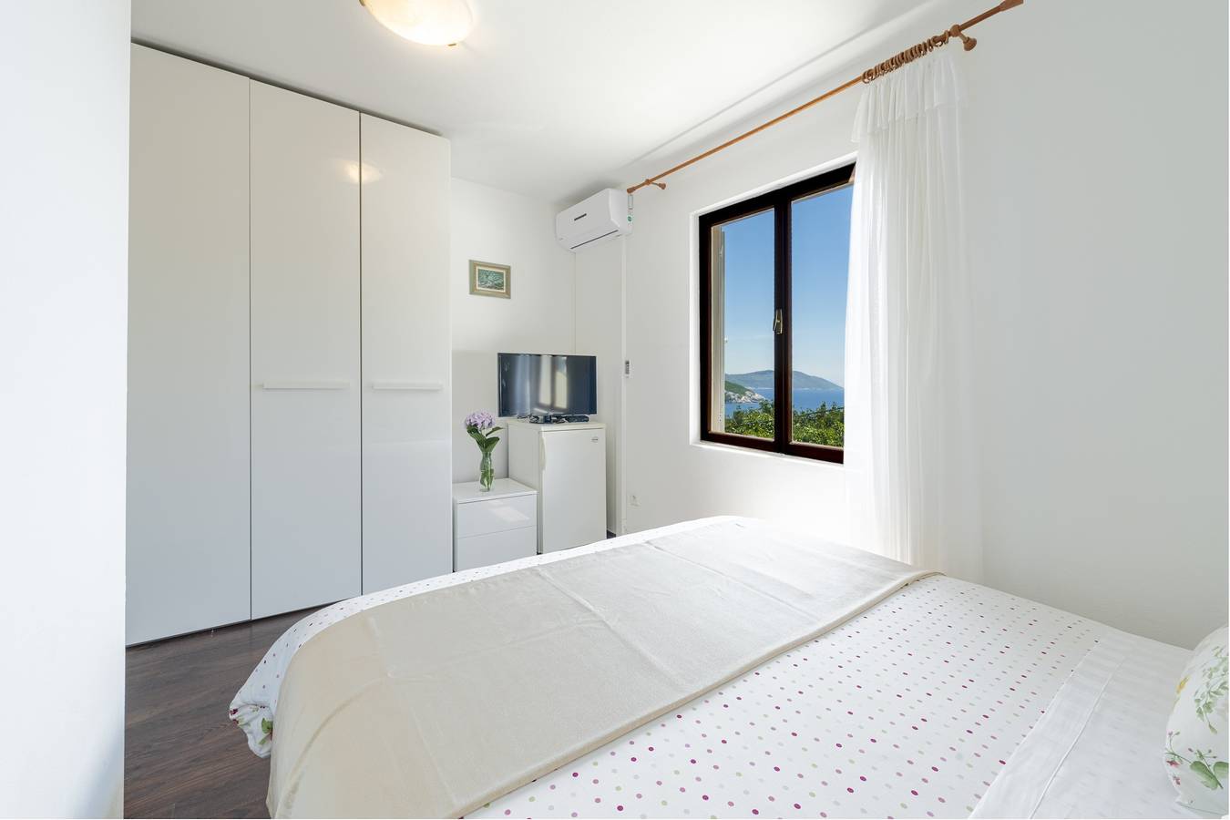 Guest House Rooms Rose- Comfort Double Room with Balcony and Sea View in Molunat, Dubrovnik-Neretva