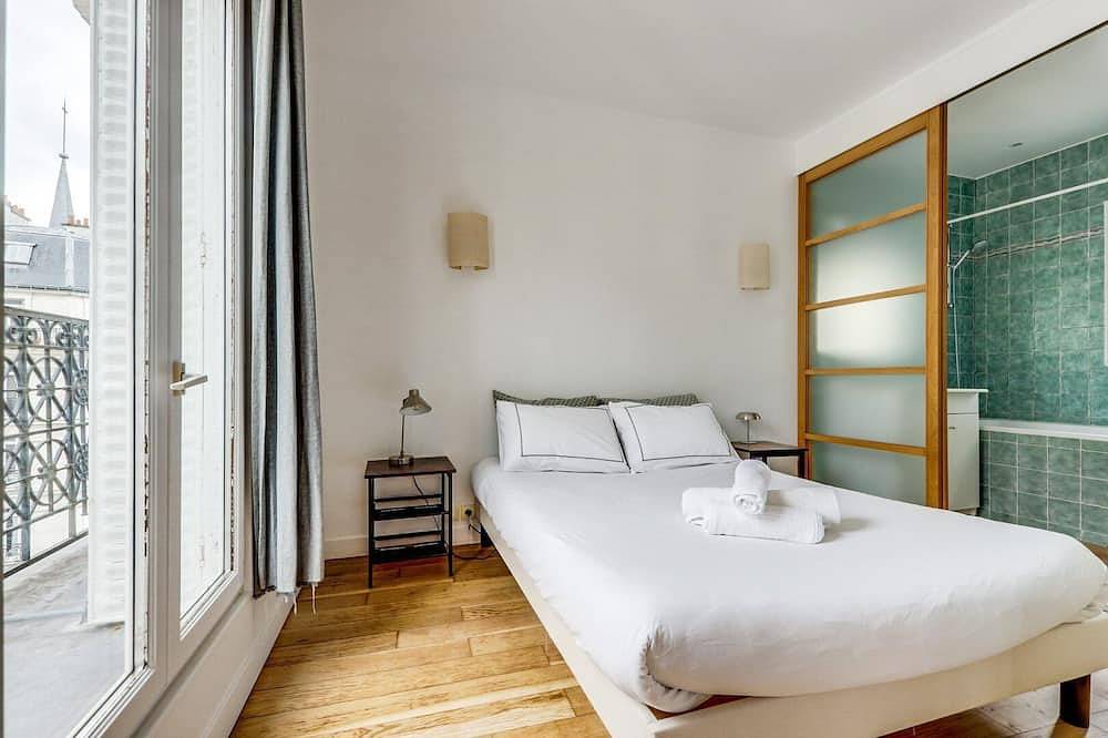 Entire apartment, The cellarman - Bright & Calm  by Mon Petit Faré in Paris, Ile de France