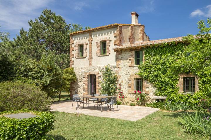 Location de vacances pour 9 personnes, avec Balcon ainsi que Terrasse et Jardin à Ille-sur-Têt