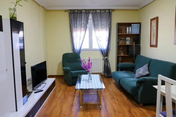 Apartamento de vacaciones para 5 personas, con vistas además de vistas al lago y balcón - 1
