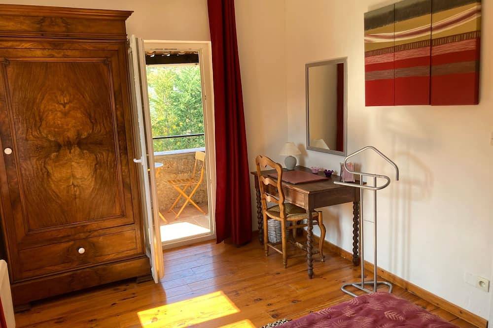Gîte au calme  tout confort dans une bastide avec piscine in Apt, Parc naturel régional du Luberon