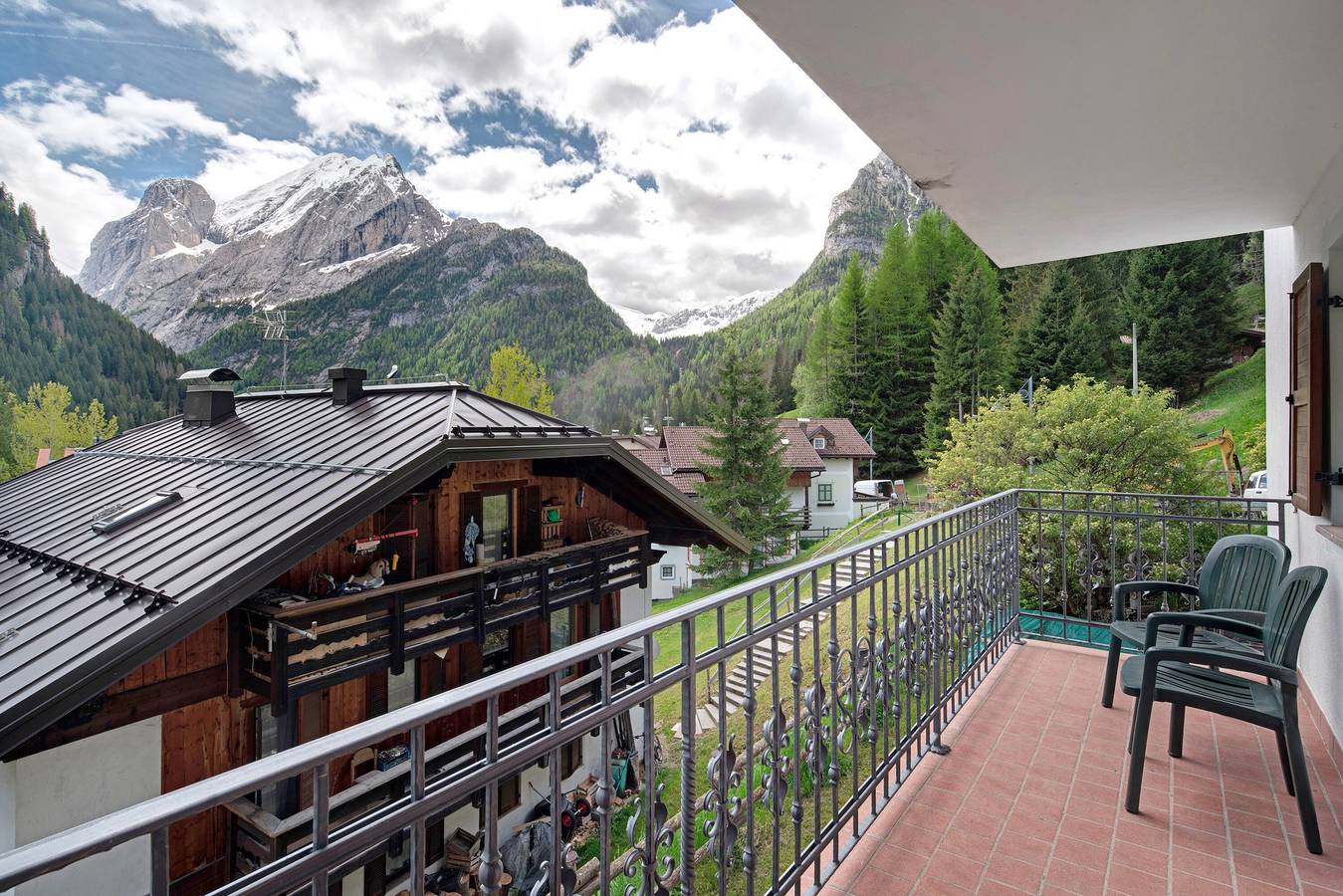 Appartamento intero, Appartamento 'App Camilla - Piano Terra' con vista sulle montagne e balcone in Alba (Canazei), Canazei