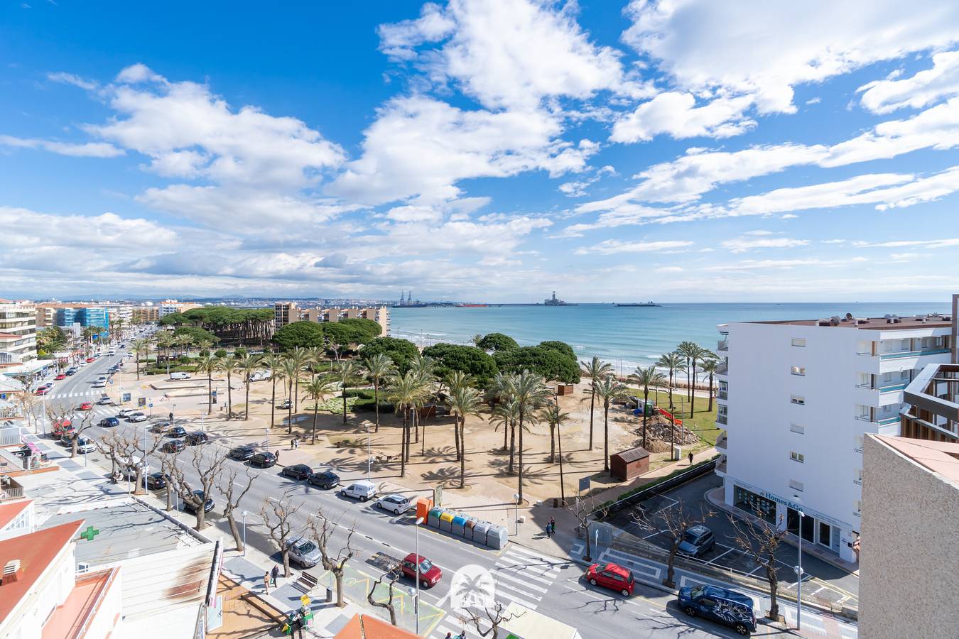 Appartement entier, La Pineda | Première ligne | Terrasse | Aa | Wifi in La Pineda, Platja de la Pineda
