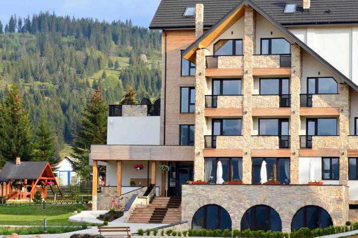 Hôtel pour 3 personnes, avec piscine et jardin ainsi que vue et sauna dans Dorna-Arini - 2