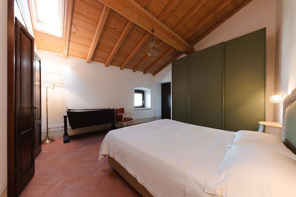 Geheel appartement, Apartment-Deluxe-Ensuite with Shower-Countryside view in Affi, Garda Bergen