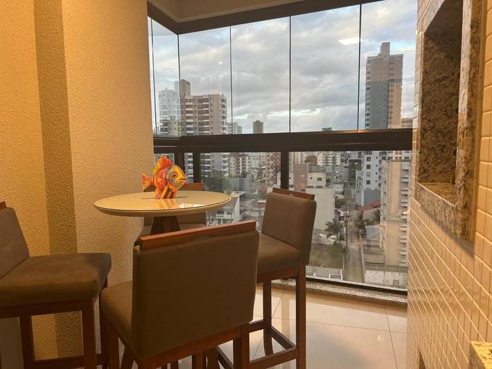 Casas e apartamentos de temporada para 4 pessoas, com vista e jardim em Itajaí