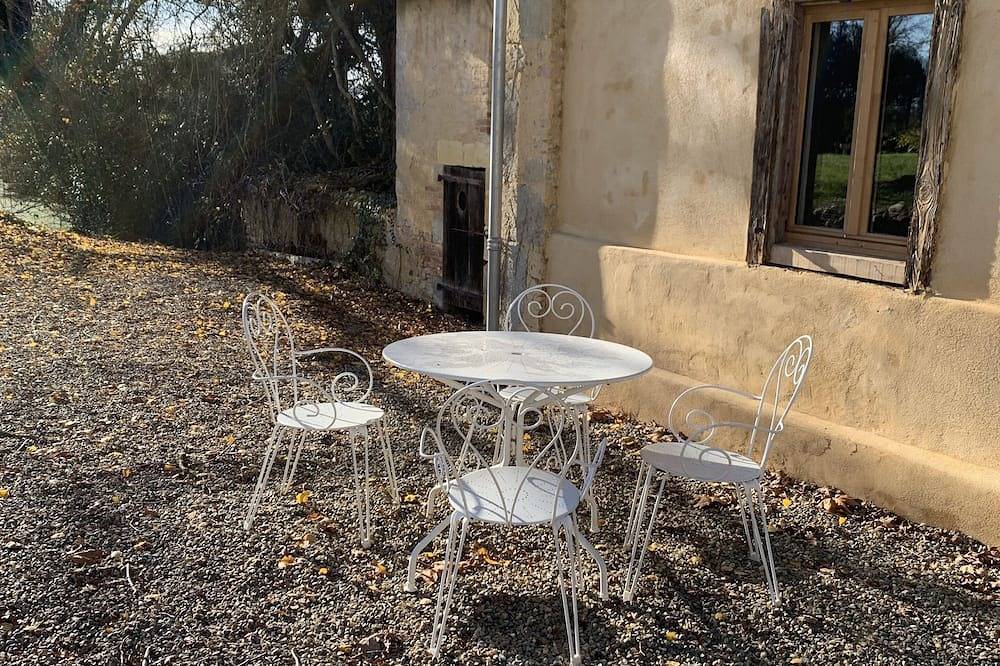 Elegantly Rustic 2 bedroom French Cottage in Samadet, Landes
