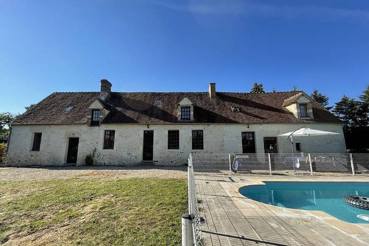 Gîte pour 10 personnes, avec jardin à Saint-Mard-de-Réno