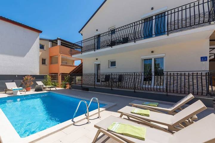 Villa für 12 Personen, mit Balkon - 1