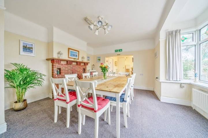 Holiday rental for 6 people in Barton on Sea